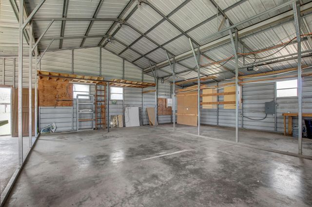 1025 County Road 454, Lincoln, TX 78948