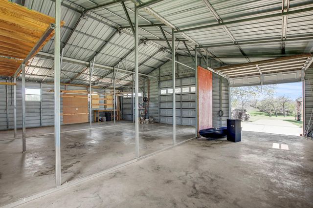 1025 County Road 454, Lincoln, TX 78948