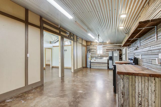 1025 County Road 454, Lincoln, TX 78948