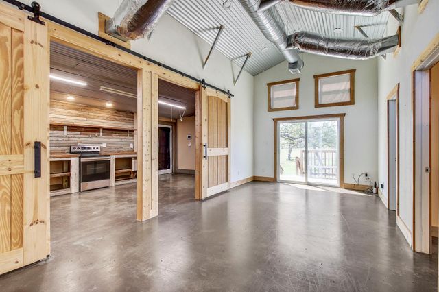 1025 County Road 454, Lincoln, TX 78948
