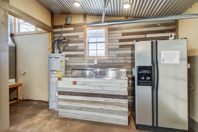 1025 County Road 454, Lincoln, TX 78948