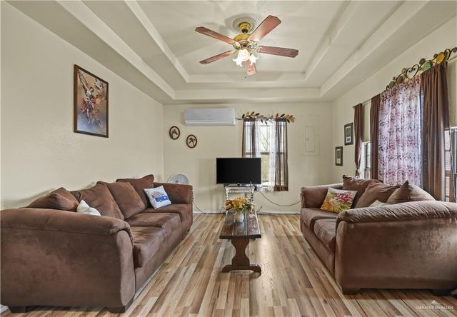 420 N Los Cenizos Road, Sullivan City, TX 78595