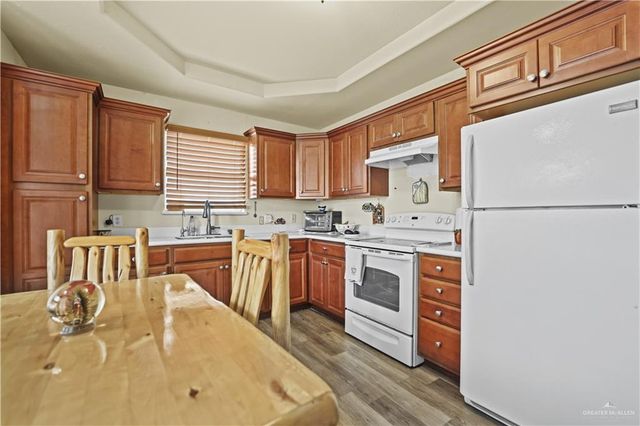 420 N Los Cenizos Road, Sullivan City, TX 78595