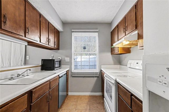 2571 Stratford Lane, Morrow, GA 30260
