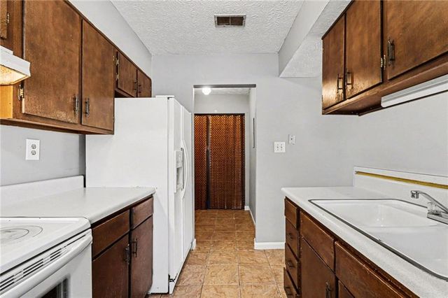 2571 Stratford Lane, Morrow, GA 30260
