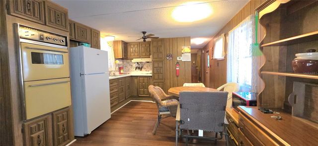 37113 LOIS AVENUE, Zephyrhills, FL 33542