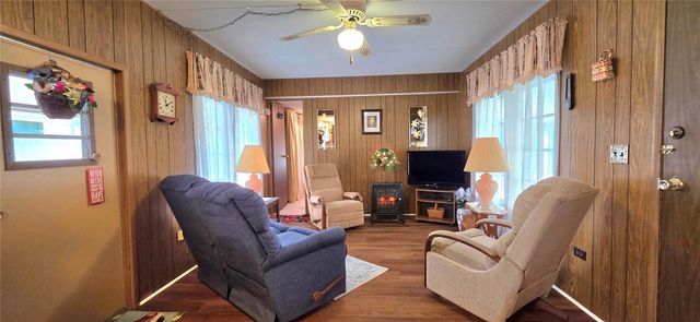 37113 LOIS AVENUE, Zephyrhills, FL 33542