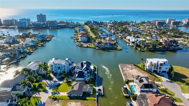 385 Willet AVE, Naples, FL 34108