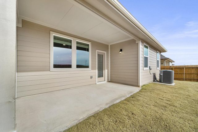 225 Caddo bend DR, Kyle, TX 78640