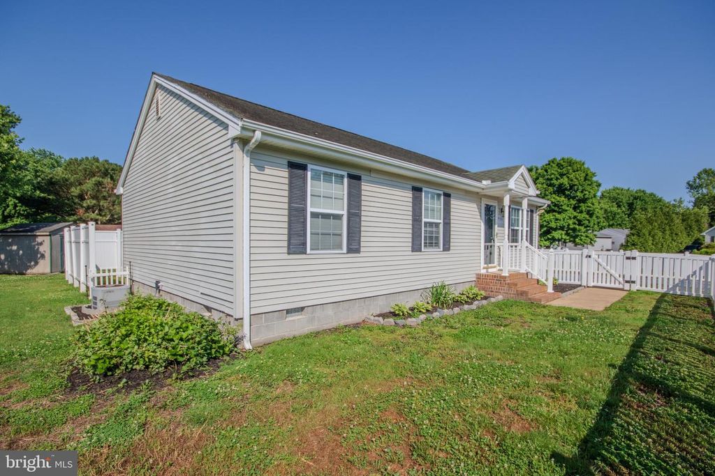Image 2 of property listing at 11956 ROBYN LN, Princess Anne, MD 21853