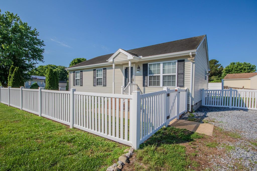 Image 3 of property listing at 11956 ROBYN LN, Princess Anne, MD 21853