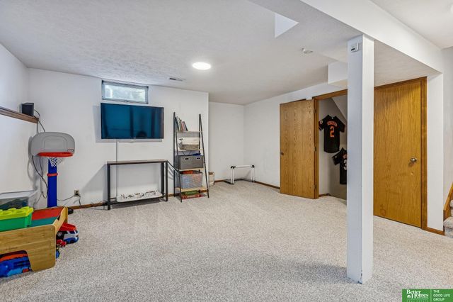 410 Sherwood Drive, Gretna, NE 68028