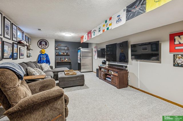 410 Sherwood Drive, Gretna, NE 68028