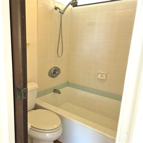 2444 Hihiwai Street 2304, Honolulu, HI 96826