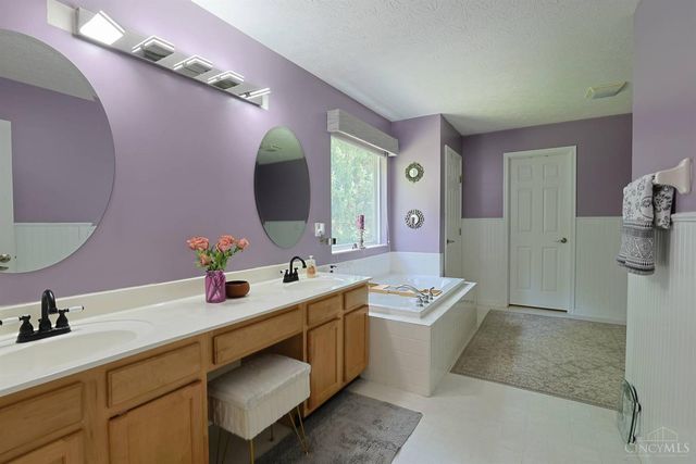 1147 Stableview Circle, Hamilton Twp, OH 45039