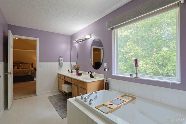 1147 Stableview Circle, Hamilton Twp, OH 45039