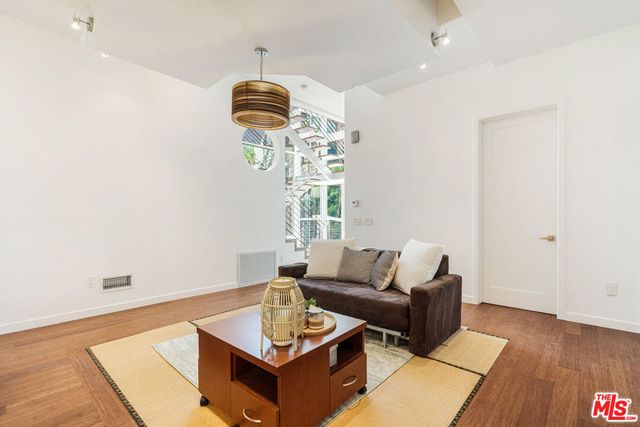 10336 Monte Mar Drive, Los Angeles, CA 90064