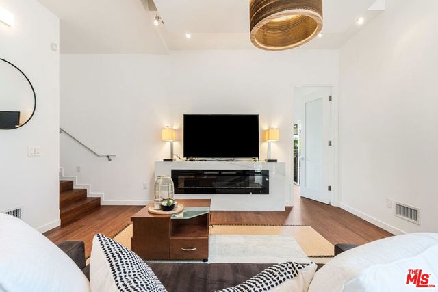 10336 Monte Mar Drive, Los Angeles, CA 90064