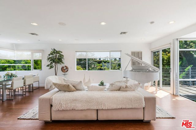 10336 Monte Mar Drive, Los Angeles, CA 90064