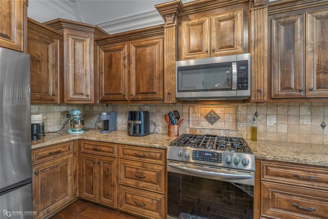 610 Glenshire Drive, Bossier City, LA 71111