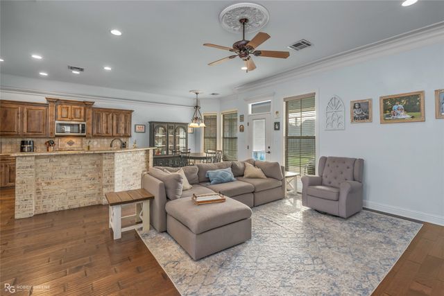 610 Glenshire Drive, Bossier City, LA 71111