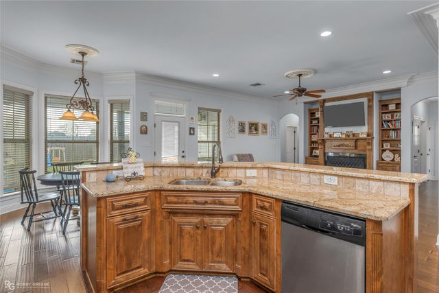 610 Glenshire Drive, Bossier City, LA 71111