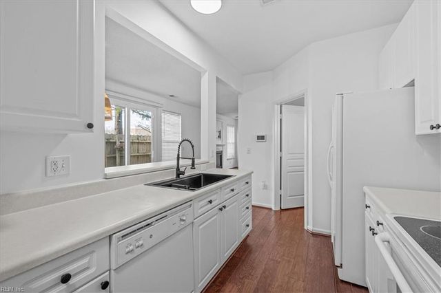 2044 Smallbrooke CT, Virginia Beach, VA 23454