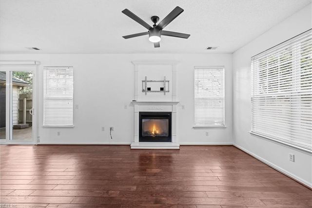 2044 Smallbrooke CT, Virginia Beach, VA 23454