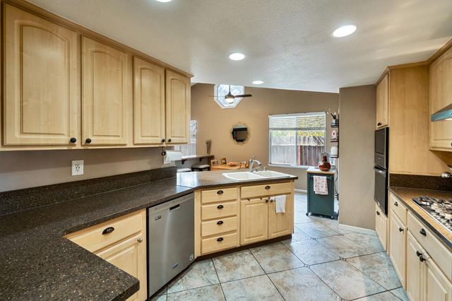 8424 Honeycomb Way, Sacramento, CA 95828