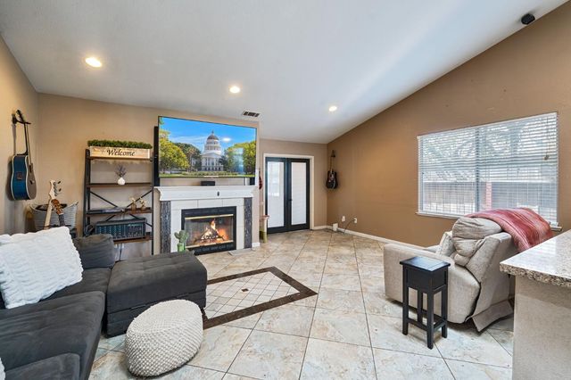 8424 Honeycomb Way, Sacramento, CA 95828