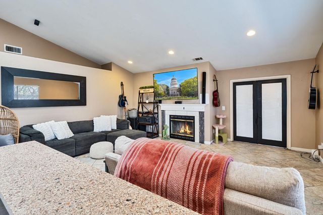 8424 Honeycomb Way, Sacramento, CA 95828