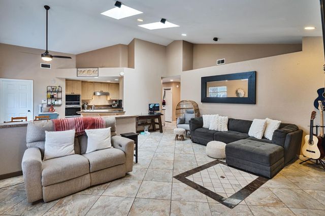 8424 Honeycomb Way, Sacramento, CA 95828
