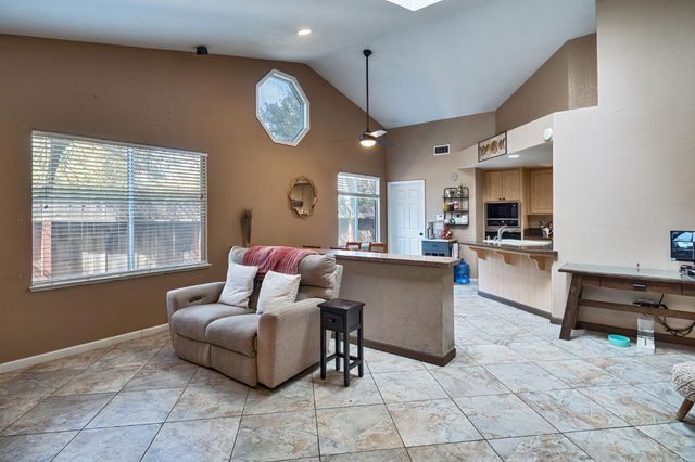 8424 Honeycomb Way, Sacramento, CA 95828