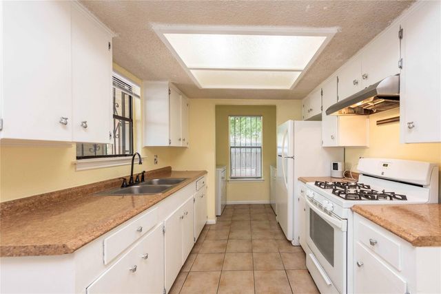 5006 Sara DR B, Austin, TX 78721