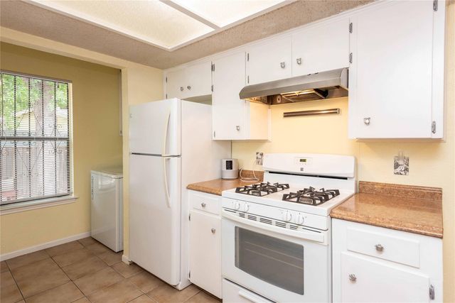 5006 Sara DR B, Austin, TX 78721