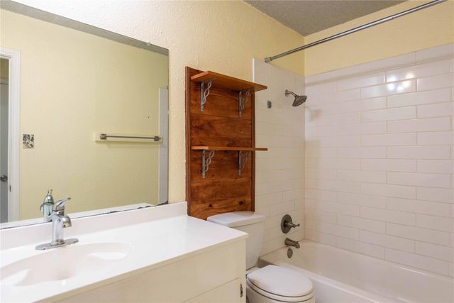 5006 Sara DR B, Austin, TX 78721