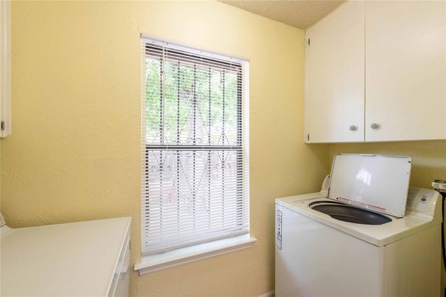 5006 Sara DR B, Austin, TX 78721