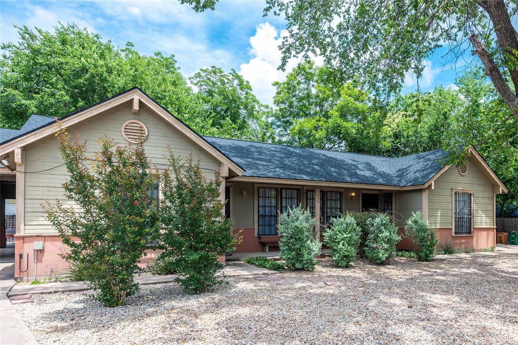 5006 Sara DR B, Austin, TX 78721