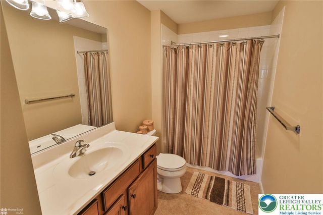 2602 Sapphire Lane, Bethlehem Twp, PA 18020