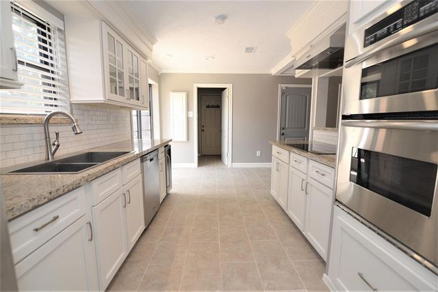 13550 Brook Hollow Drive, Sugar Land, TX 77498