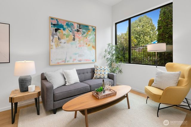 5253 B California Avenue SW, Seattle, WA 98136