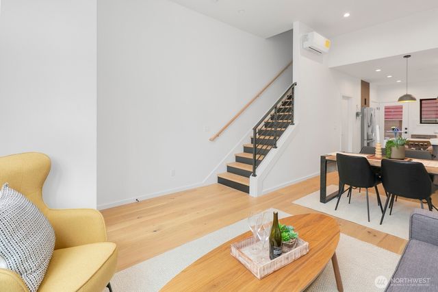 5253 B California Avenue SW, Seattle, WA 98136