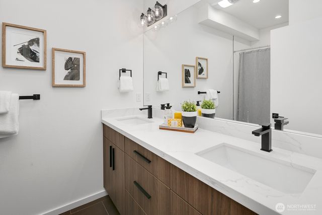 5253 B California Avenue SW, Seattle, WA 98136