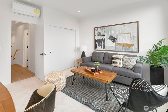 5253 B California Avenue SW, Seattle, WA 98136