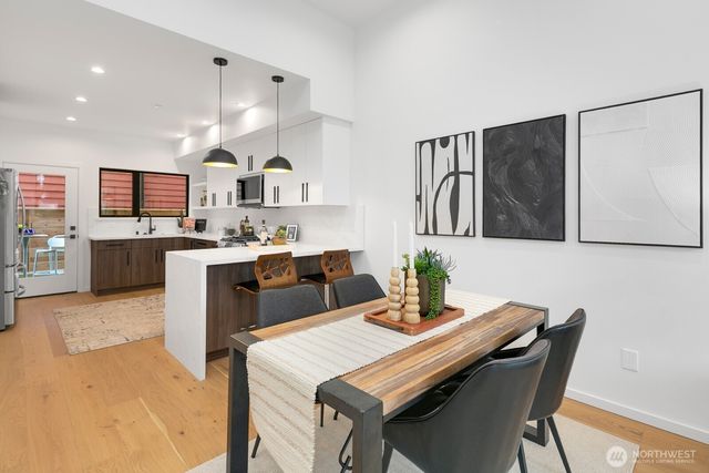 5253 B California Avenue SW, Seattle, WA 98136