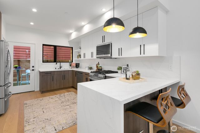 5253 B California Avenue SW, Seattle, WA 98136