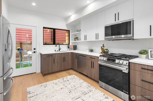 5253 B California Avenue SW, Seattle, WA 98136