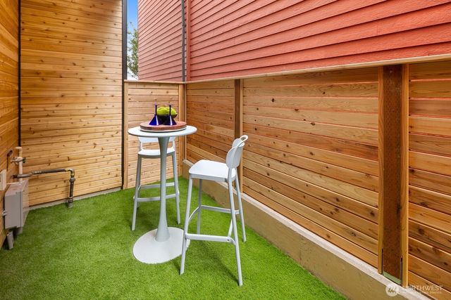 5253 B California Avenue SW, Seattle, WA 98136