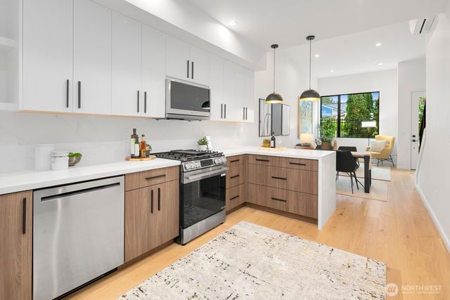 5253 B California Avenue SW, Seattle, WA 98136