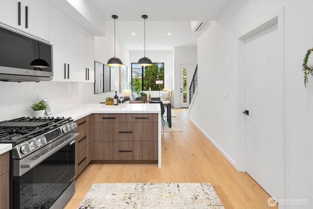 5253 B California Avenue SW, Seattle, WA 98136